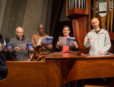 _MUSIC-_DSF6929-Choir medium shot